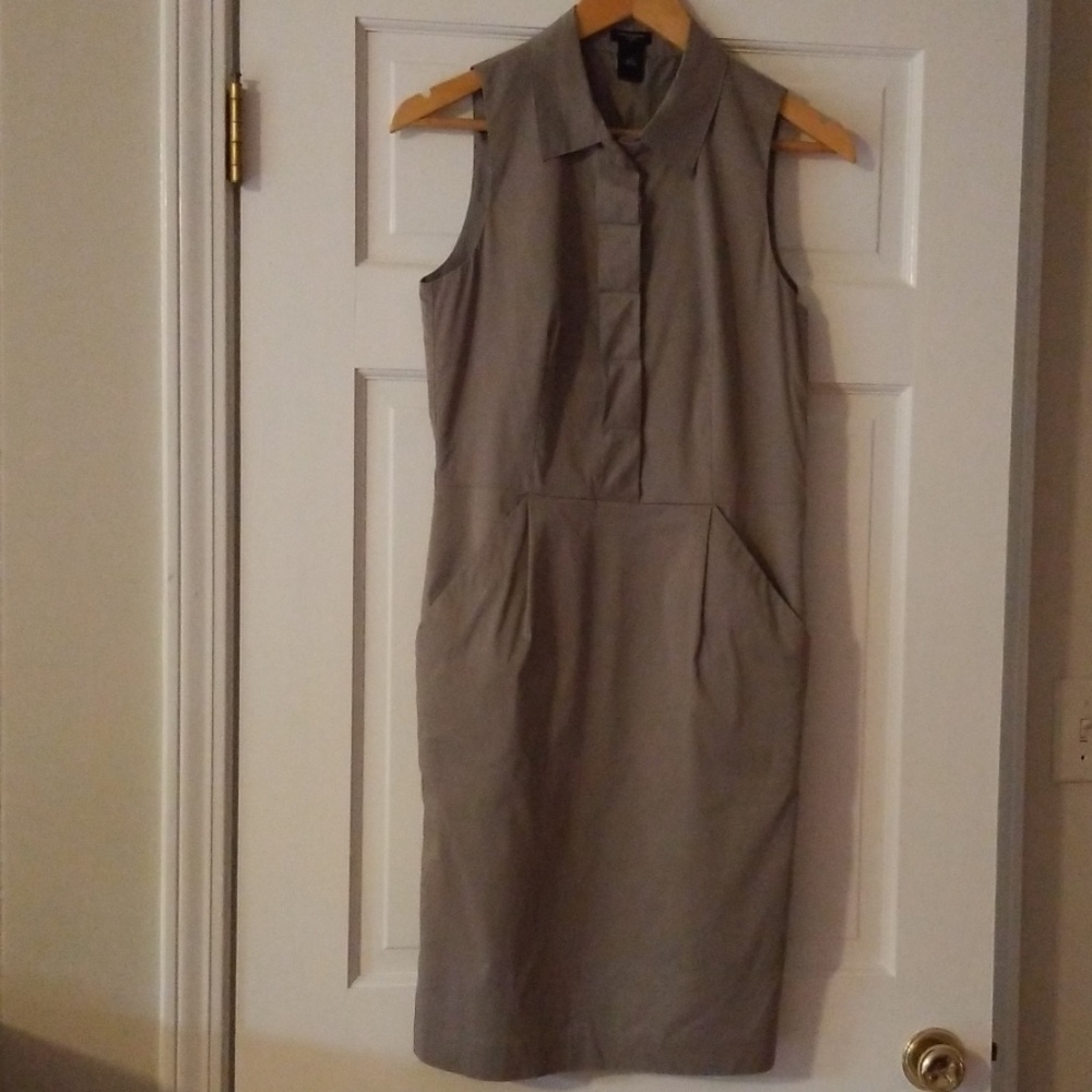 NWOT Ann Taylor Minimalist  Shift Dress 6